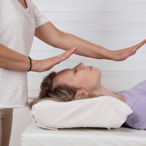 Reiki healing uden hænder på kilent 
